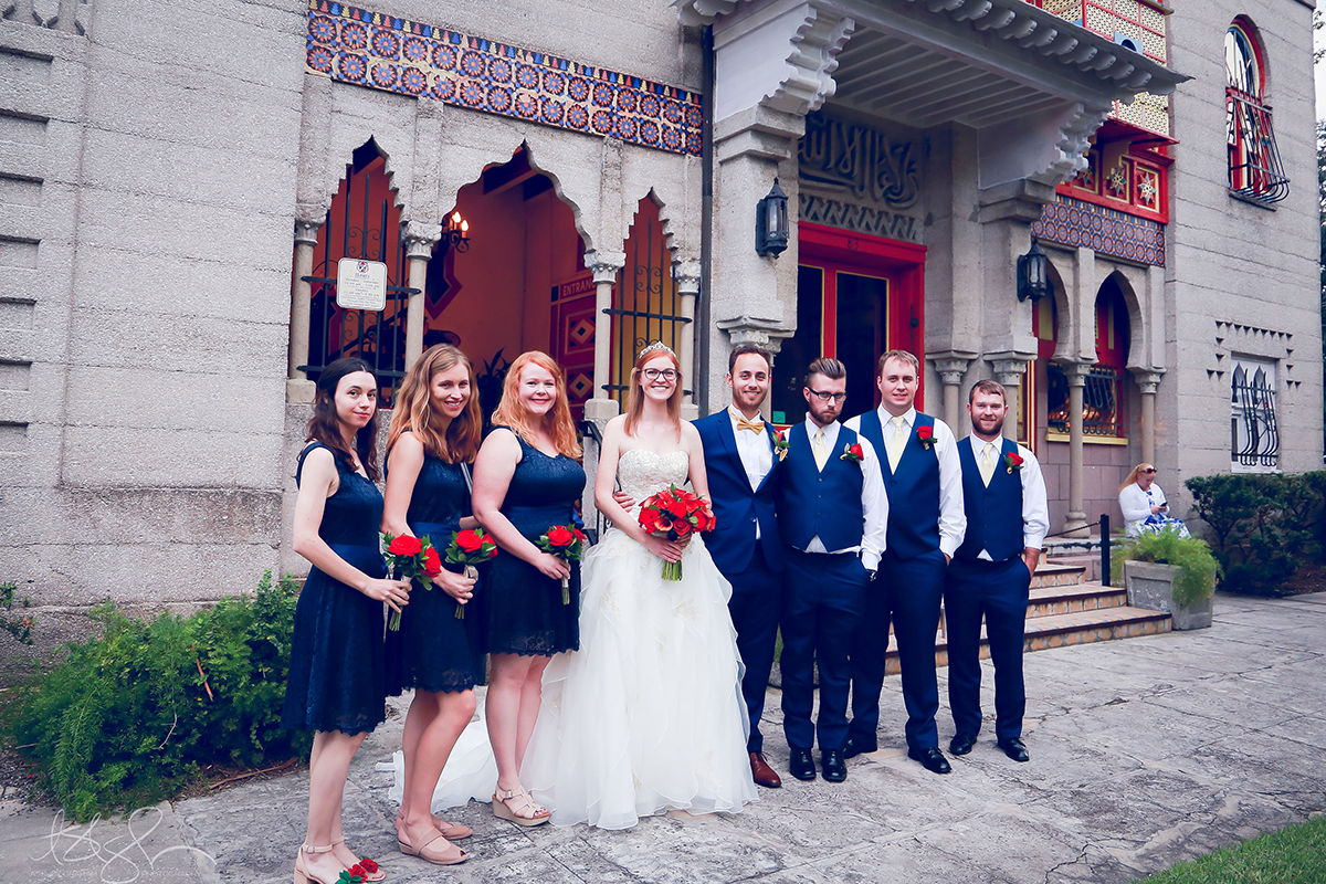 Entire wedding party outside Villa Zorayda Museum