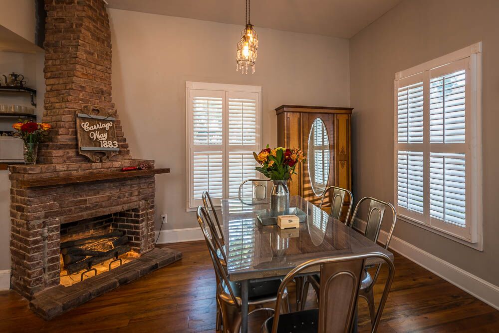 Carriage Way Cottage Dining Area