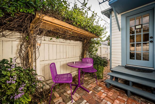Amethyst room at Carriage Way Inn — view 4