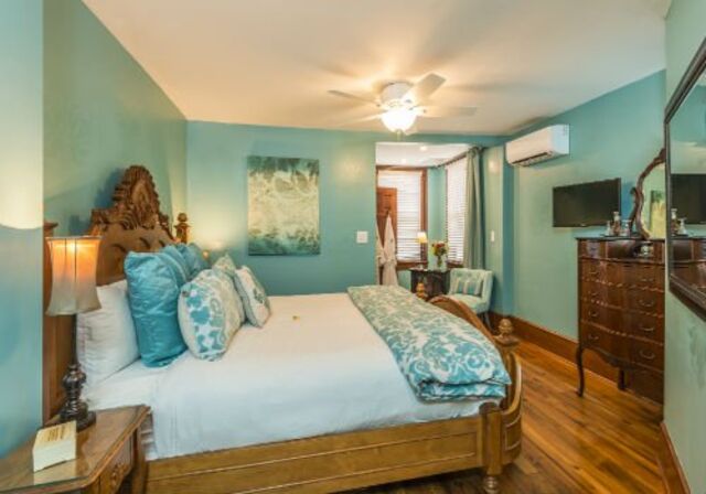 Aquamarine room at Carriage Way Inn — view 2