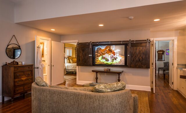 The Cottage room at Carriage Way Inn — view 2