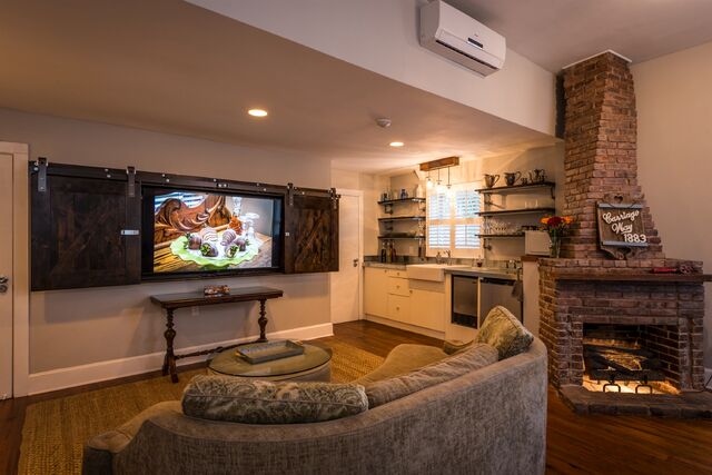 Diamond Suite room at Carriage Way Inn — view 5