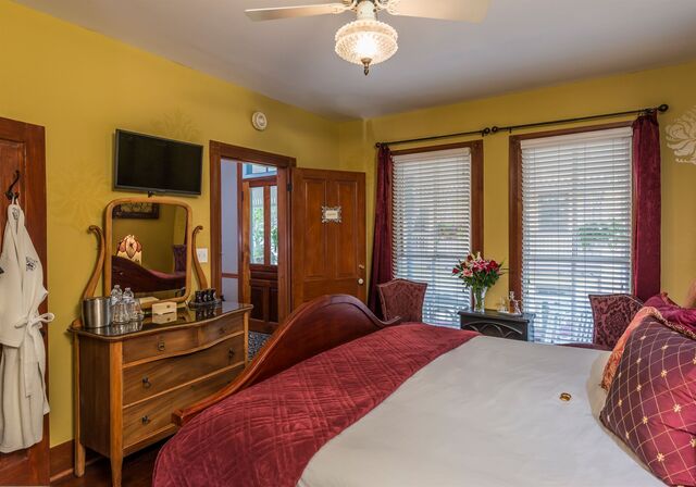 Garnet room at Carriage Way Inn — view 2