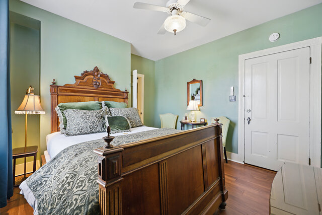 Peridot room at Carriage Way Inn — view 5