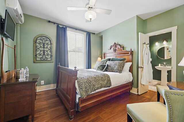 Peridot room at Carriage Way Inn — view 6