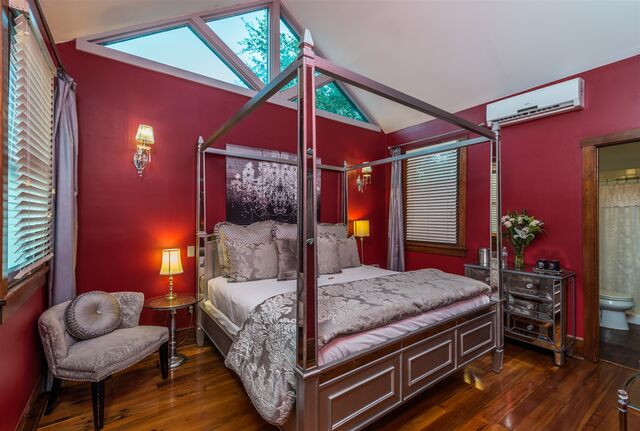 Platinum room at Carriage Way Inn