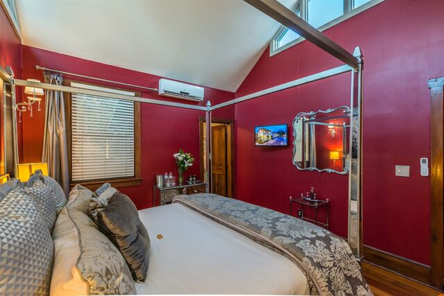 Platinum room at Carriage Way Inn — view 2
