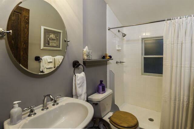 Platinum room at Carriage Way Inn — view 3