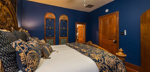 Sapphire room at Carriage Way Inn — view 3
