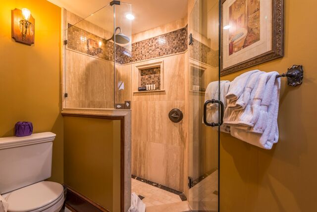 Topaz room at Carriage Way Inn — view 3
