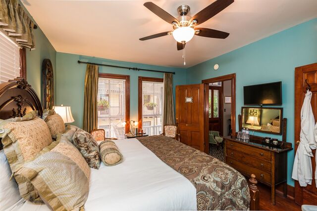 Tourmaline room at Carriage Way Inn — view 2